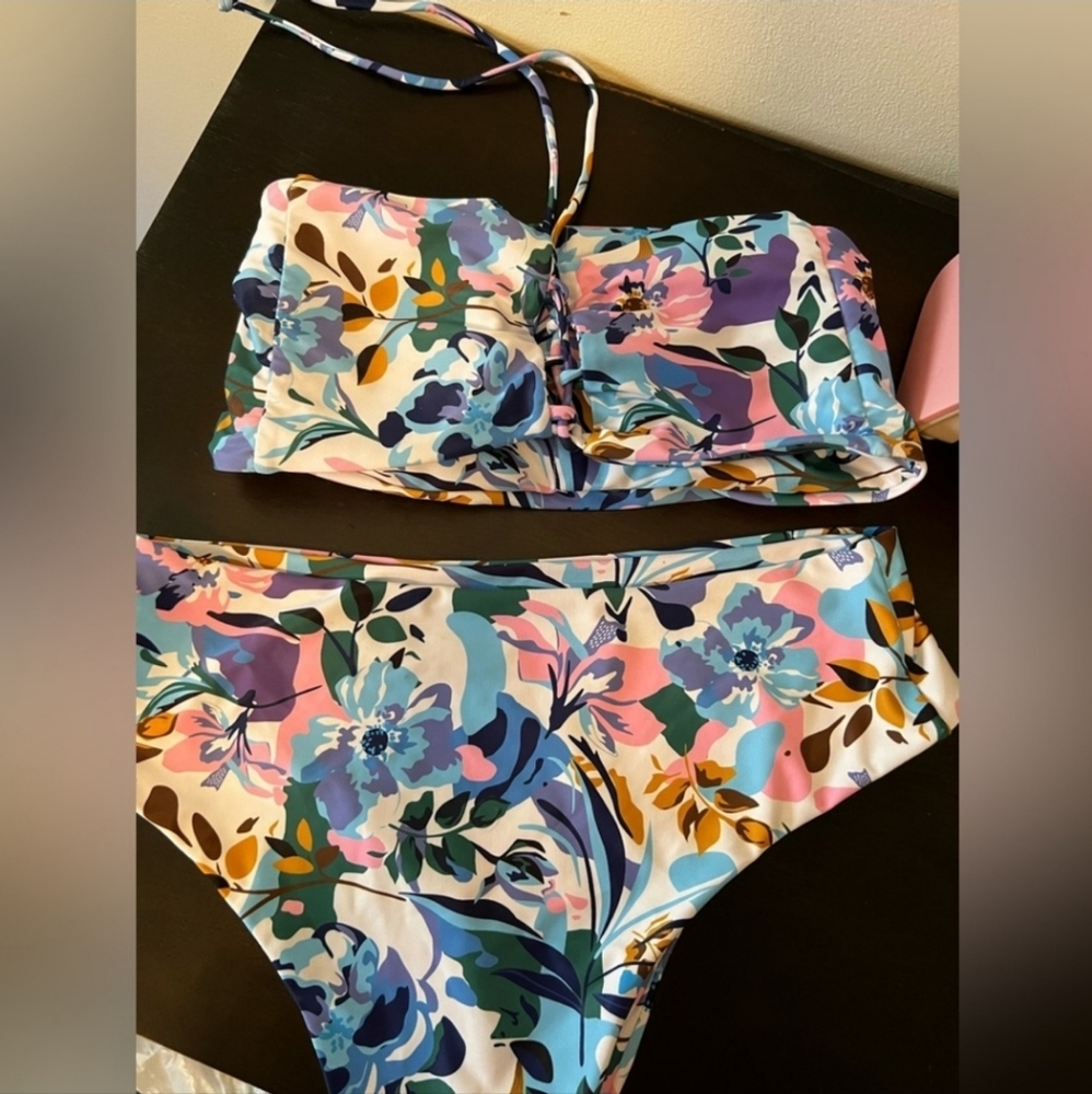 Strapless Bikini - Picture 3 of 3